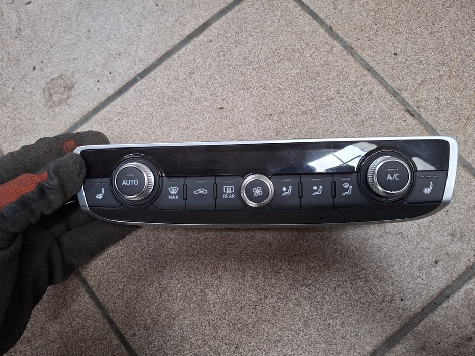 Panel przełacznik sterowania klimy Audi Q2