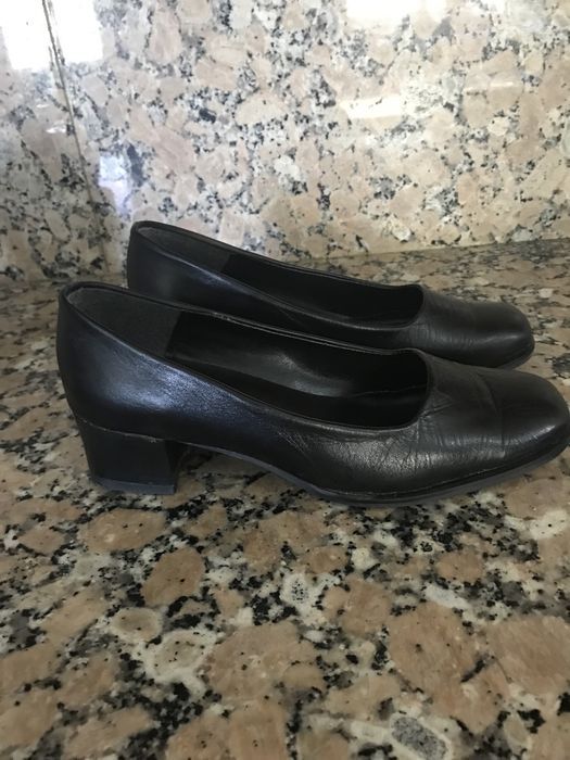 Sapatos pretos, para  praxe