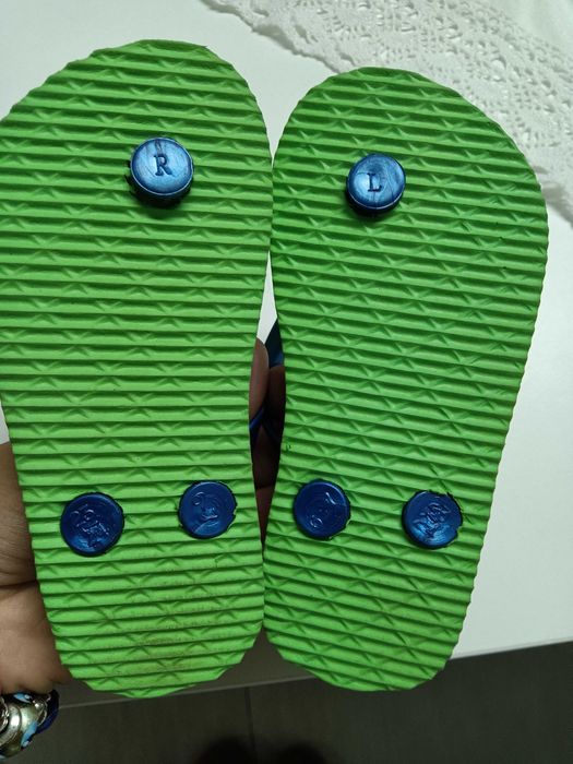 Chinelos de dedo, semelhantes às Havaianas - Tam. 23/24