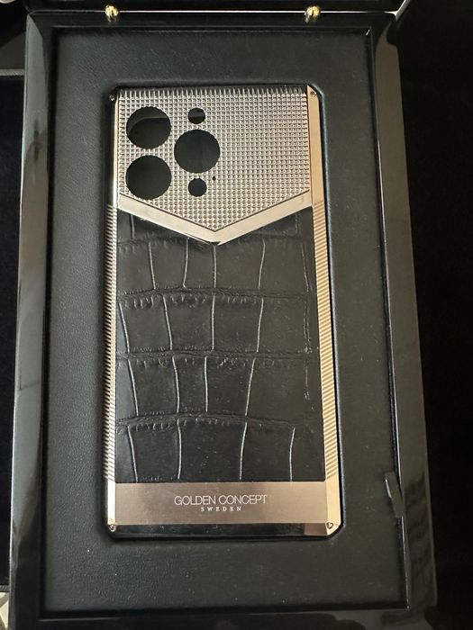 Чохол Golden Concept Sweden на IPhone 13 Pro. Оригінал!