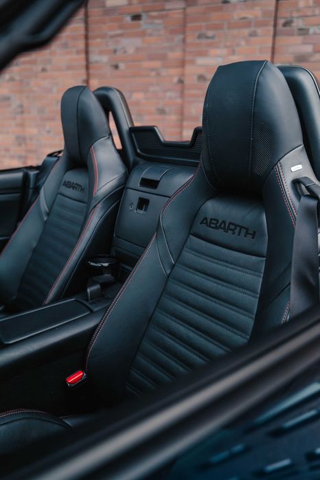 Abarth 124 Spider wynajem ( Cabrio, wypożyczalnia samochodów, wydech)