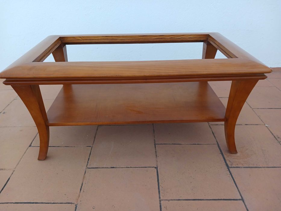 Mesa de centro de sala em cerejeira