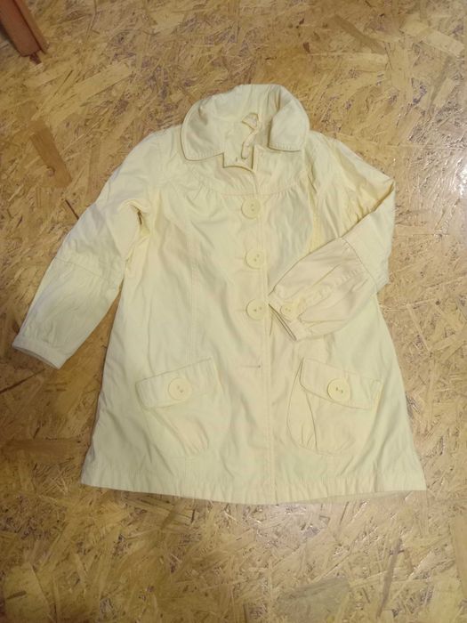 продам фирменный плащик ветровку на 6-7 лет на рост 122-128 см