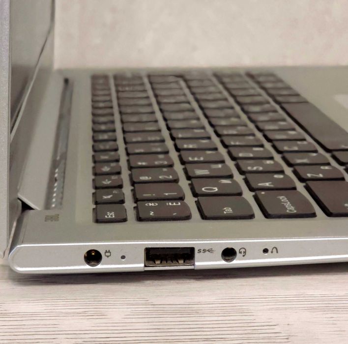 Ноутбук Lenovo 13.3" (Intel i3 6006u, 8Gb, SSD 256Gb)