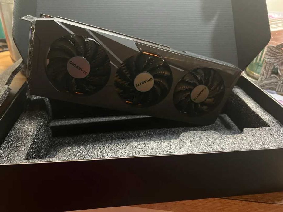 Видеокарта GIGABYTE  RX 6650xt EAGLE 8G. рабочая