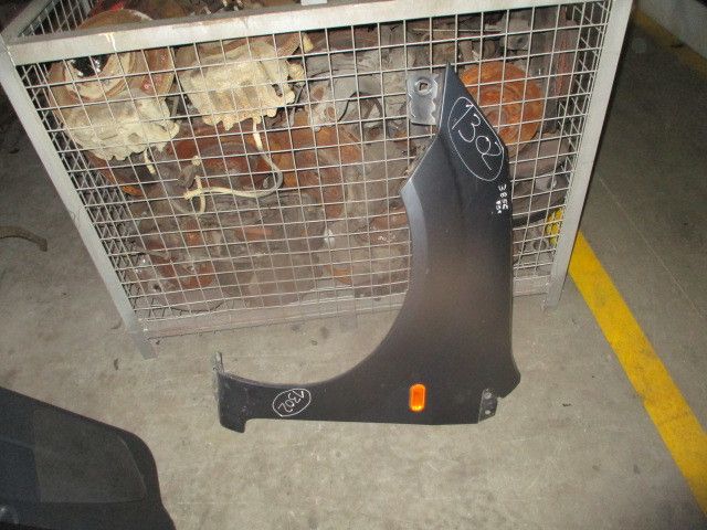 Guarda-lamas esquerdo FORD Fiesta V (JH_, JD_)