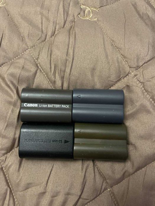 Бустер Canon BG-E4 + 4 аккумулятора