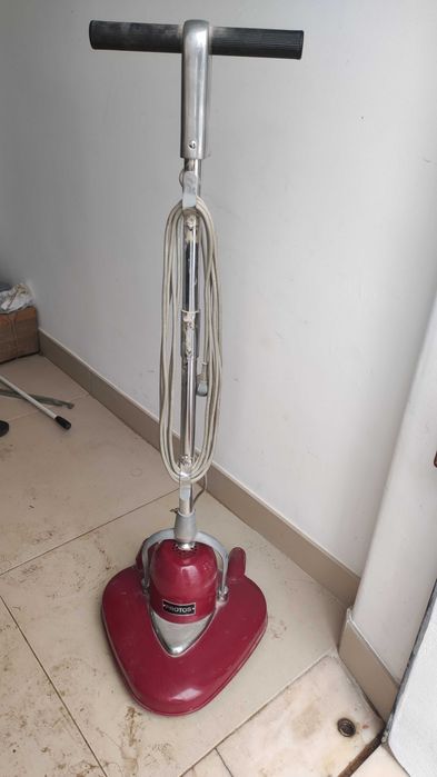Vendo enceradora em bom estado
