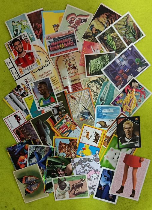 8 Lotes de CROMOS de Futebol e outros