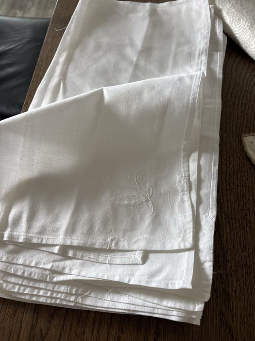 Toalha de mesa em voile de algodão bordada à mão e 12 guardanapos