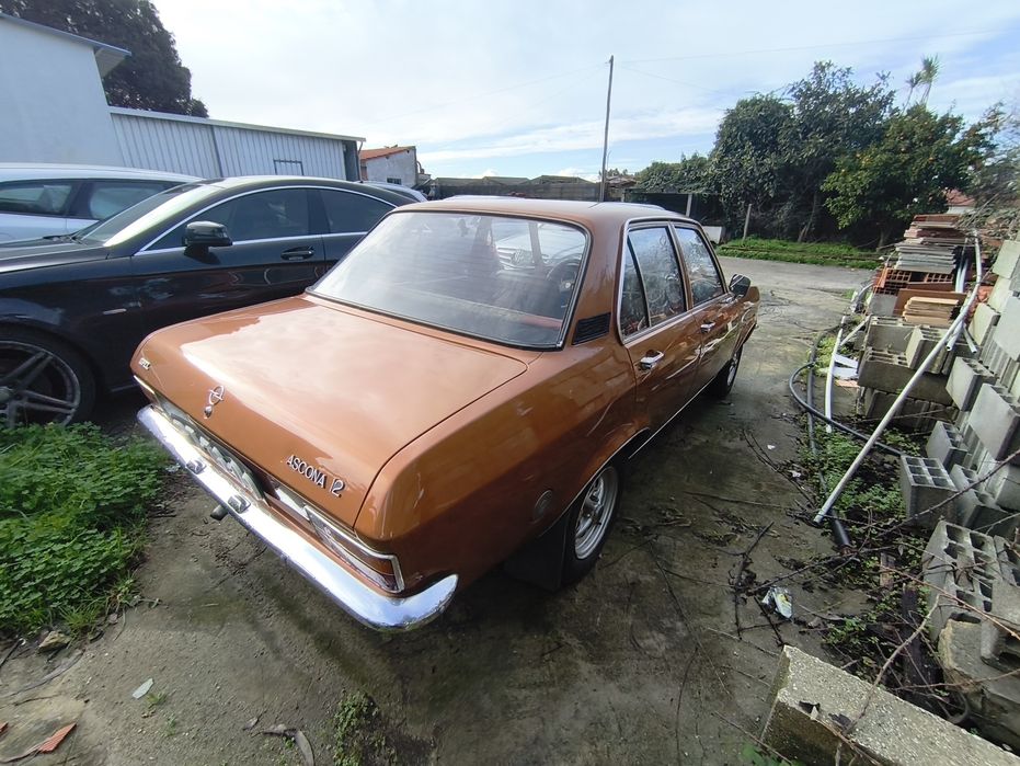 Opel Ascona acidentado