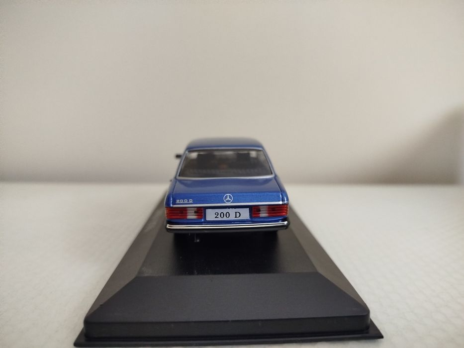Miniatura Mercedes 200D 1/43 Nova
