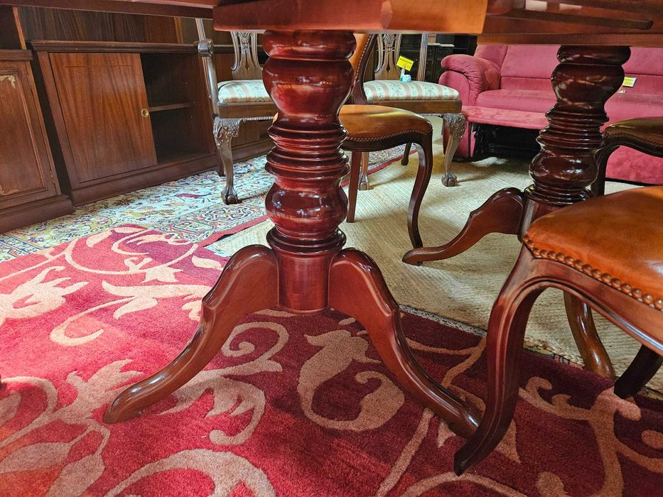 Mesa de sala - extensível - óptimo estado geral - Só a mesa as cadeiras são à parte