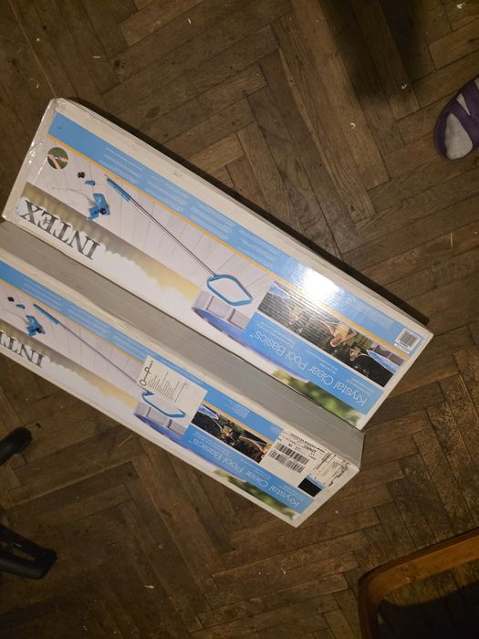 Zestaw do czyszczenia basenu Intex – 2 sztuki,
Zestaw