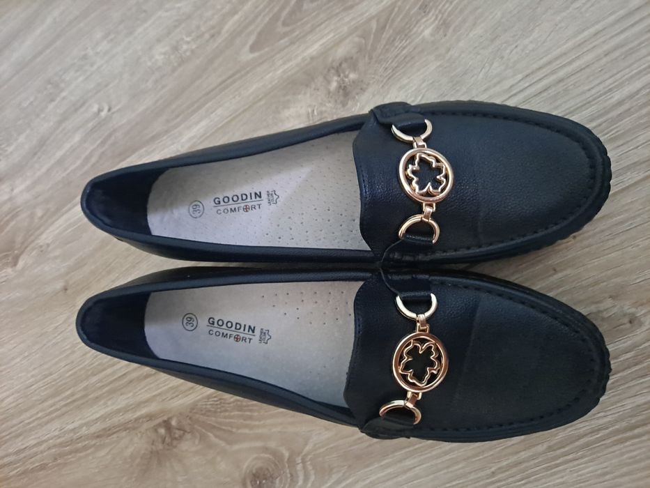 Czarne mokasyny na koturnie r. 39