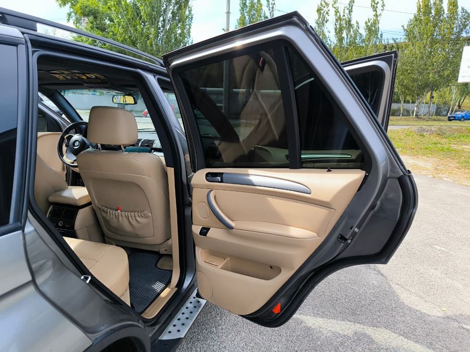 продаж BMW X5 e53