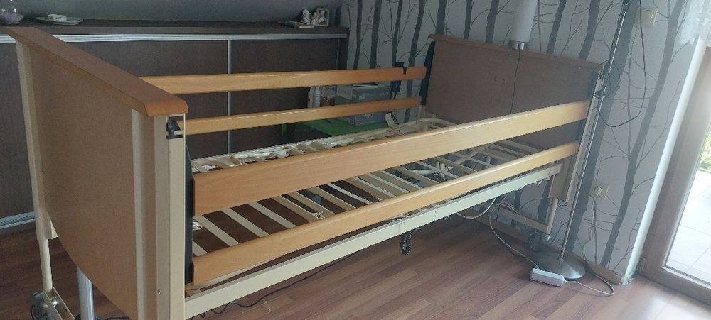 łózko rehabilitacyjne z materacem przeciwodleżynowym