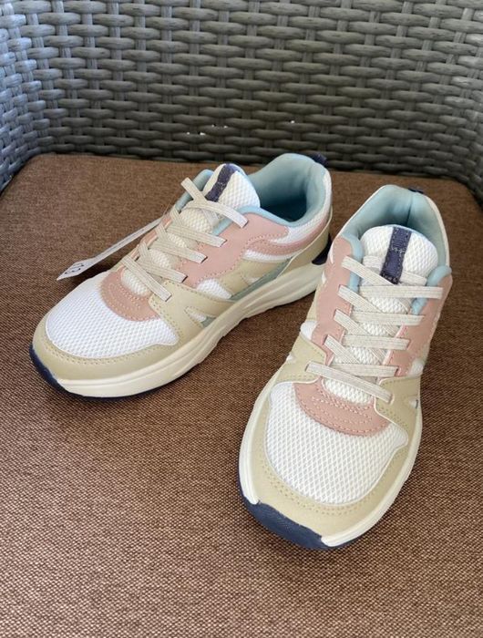 Стильні, зручні кросівки для дівчинки George