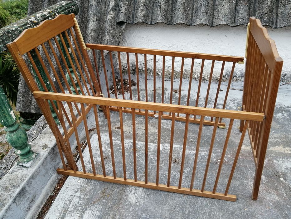 BERÇO /Cama infantil de grades. Com colchão de 120x60cm. SEM estrado.