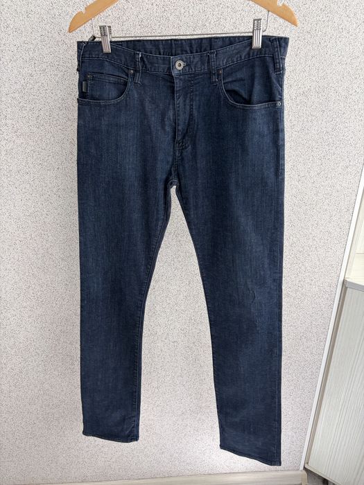 Джинси Armani.