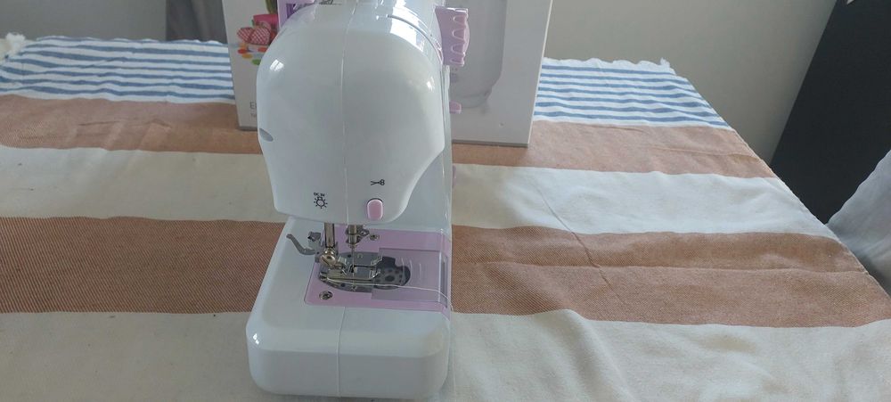 Maszyna do szycia Emerio SEW-121820