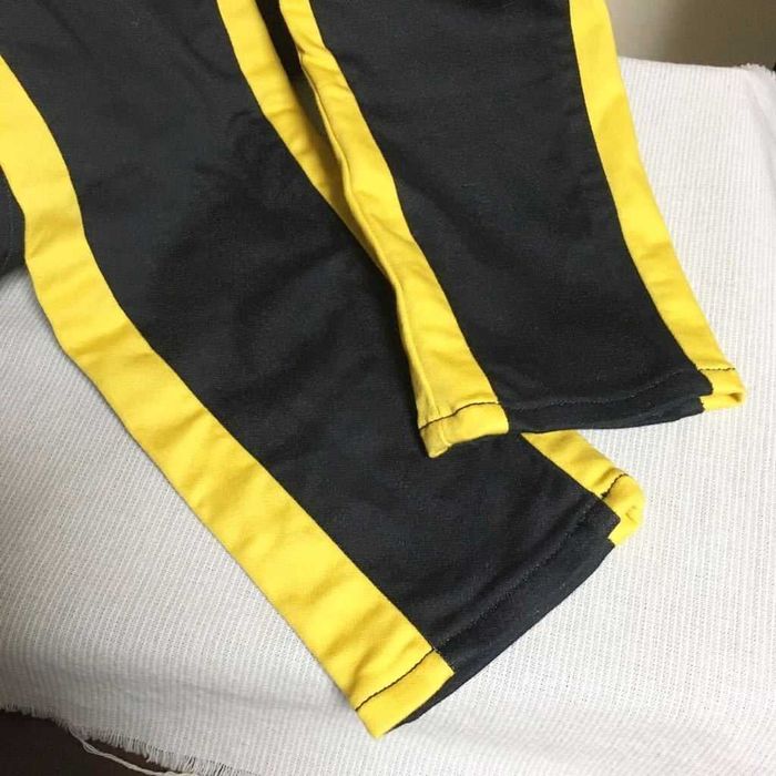 Штаны Zara с желтыми лампасами