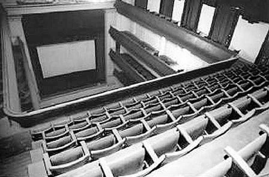 2 Cadeiras de do antiga sala de Cinema Odeon ( Restauradas)