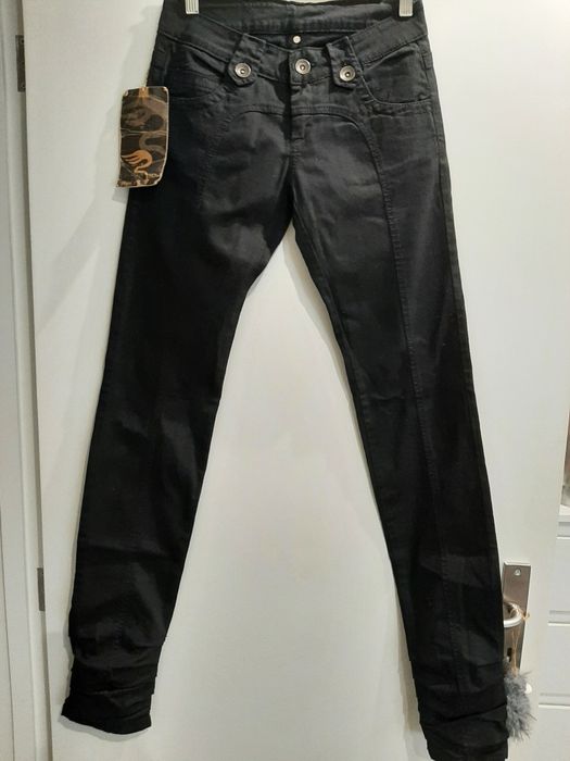 Calça de ganga preta nova