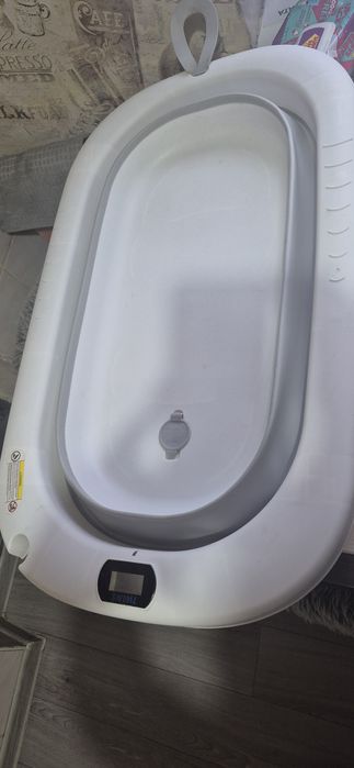 Дитяча ванночка біло-сіроко кольору