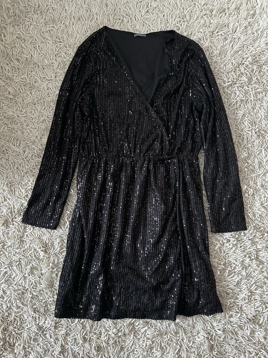Чорна сукня з блискітками