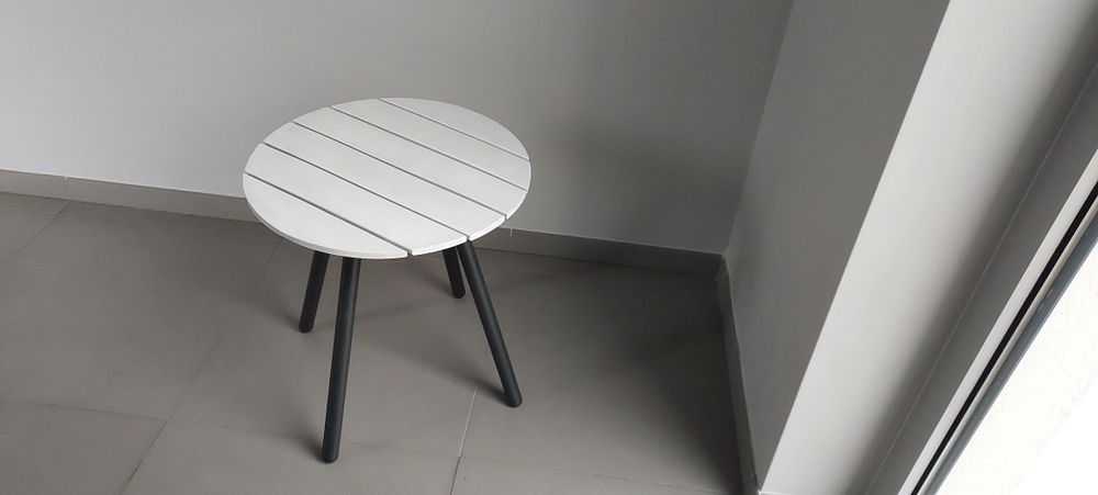Stolik balkonowy/tarasowy/ogrodowy  na zewnątrz