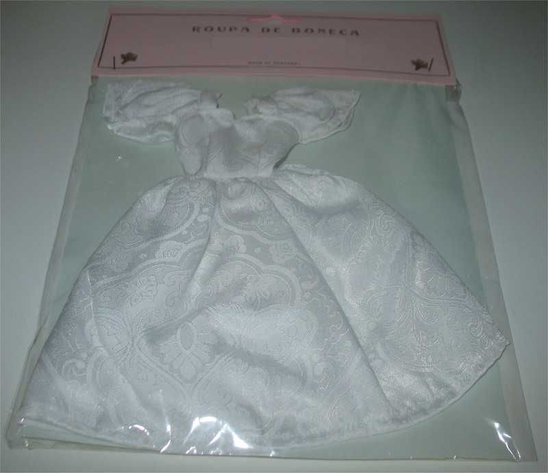 Vestido artesanal para bonecas Barbie (2)