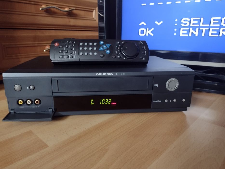 Analogowa nagrywarka VHS GRUNDIG Xeria 53