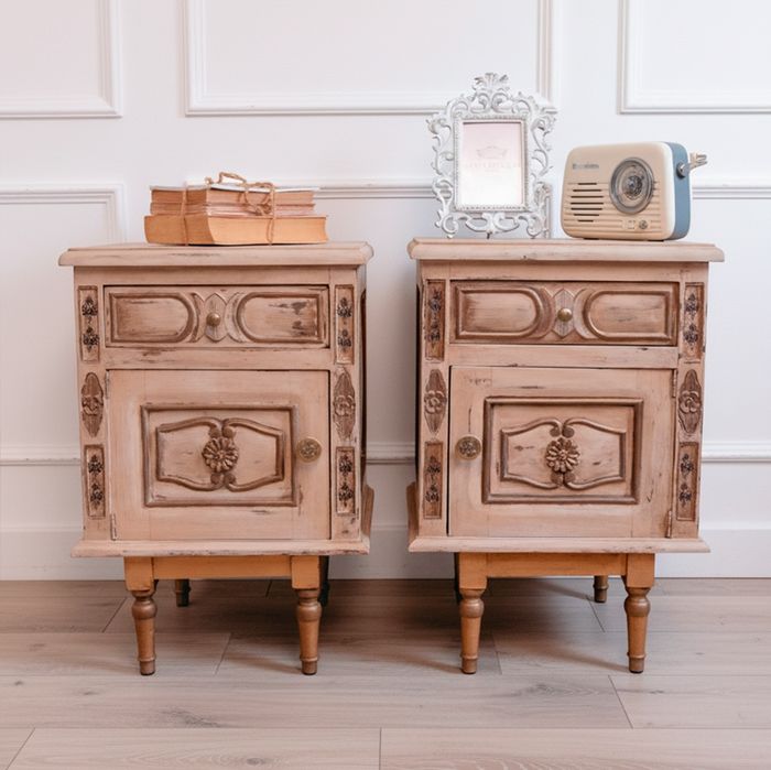 Móveis restaurados com arte, peças prontas ou sob encomenda.