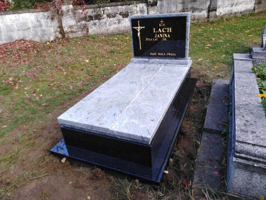 Nagrobki, pomniki Białystok, podlaskie Kamieniarstwo Strzegom. Solidn