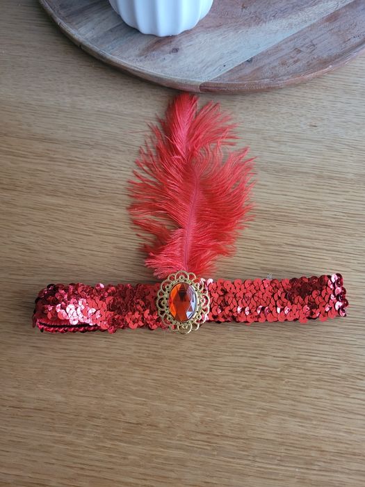 Opaska cekinowa czerwona z piórem na przyjęcie Gatsby lata 20