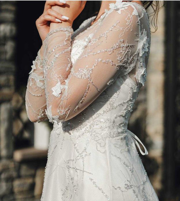 Випускна жіноча сукня