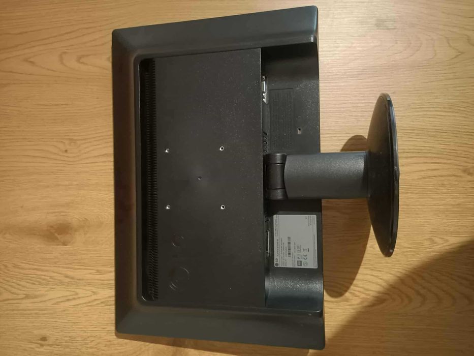 Monitor LG FLATRON 19” – idealny stan + kable + VGA→HDMI