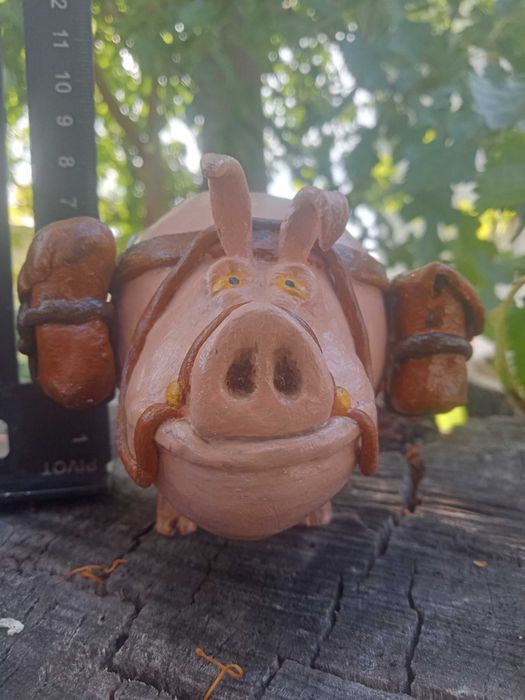 Escultura Porco Viajante
