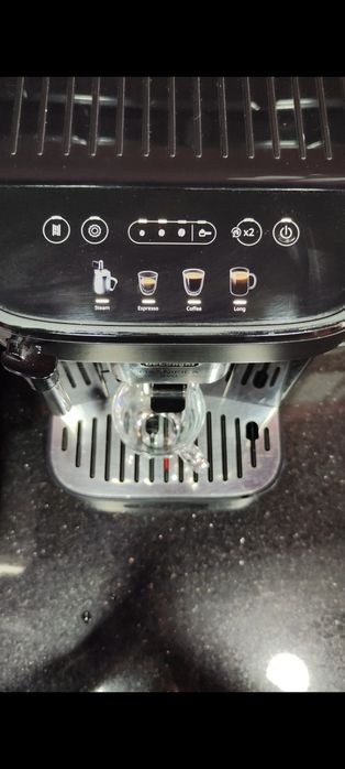 Máquina de Café Automática DELONGHI Magnifica Evo