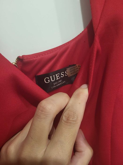 Sukienka malinowa guess