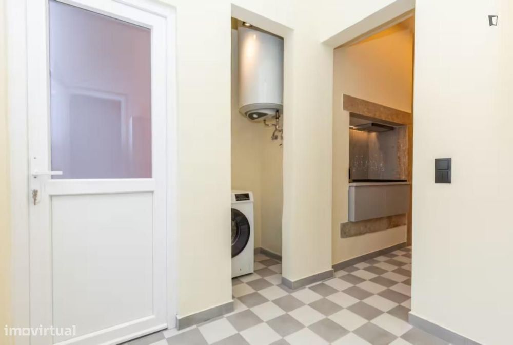 Apartamento com 4 quartos - localizado em Anjos Lisbon