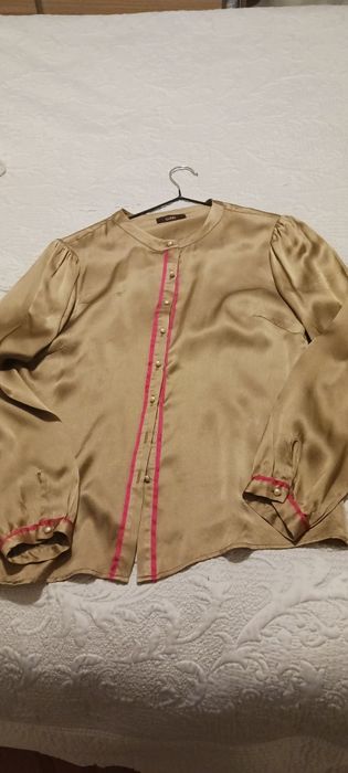 Blusa marca Globe,seda 100%,tam.34-36.  Cor castanho claro com arranjo