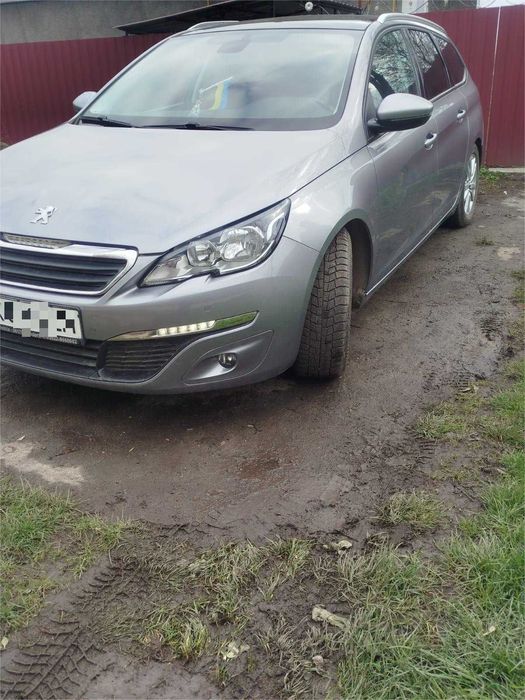 Peugeot 308 2015 рік в гарному техічному стані