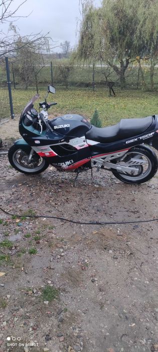 Suzuki gsx 750f.