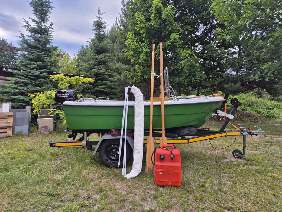 MOTORÓWKA z silnikiem łódż wędkarska sterówka PRAWIE NOWA !
