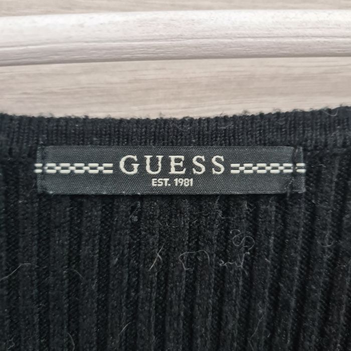 Czarny sweter GUESS L