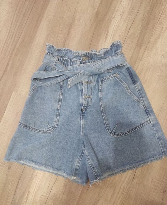 Жіночі шорти Zara