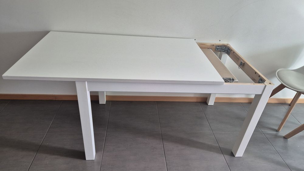 Mesa extensível IKEA LANEBERG (130/190 cm) + 2 cadeiras Nordic – 115€ negociável
