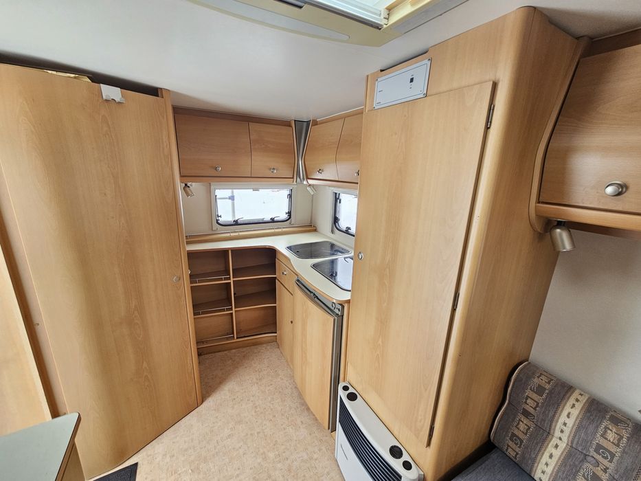 Przyczepa kempingowa Avento 395 z przedsionkiem 2004r